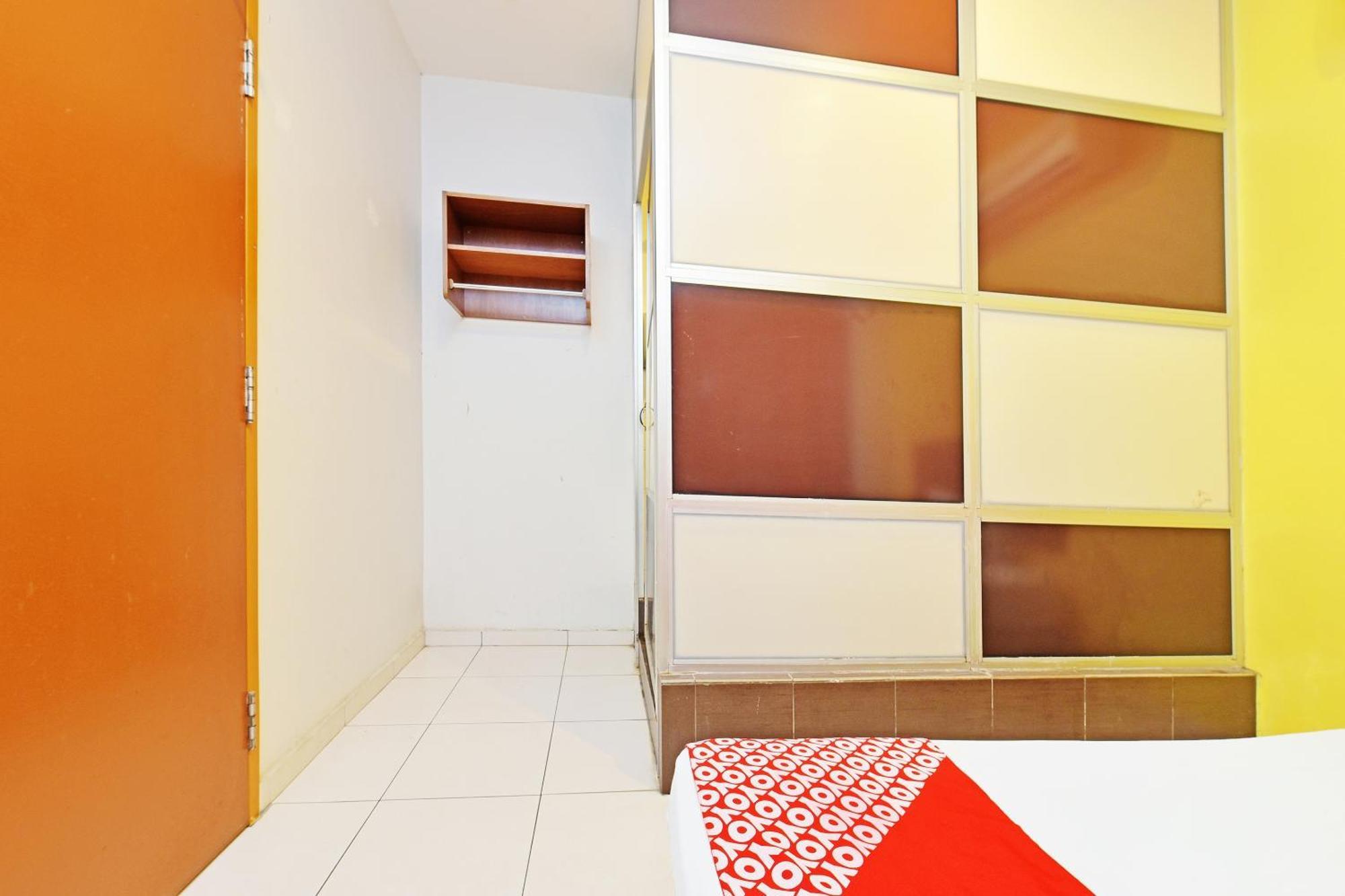 Oyo 582 Hotel Walk Inn Kampong Pasir Puteh  Eksteriør bilde