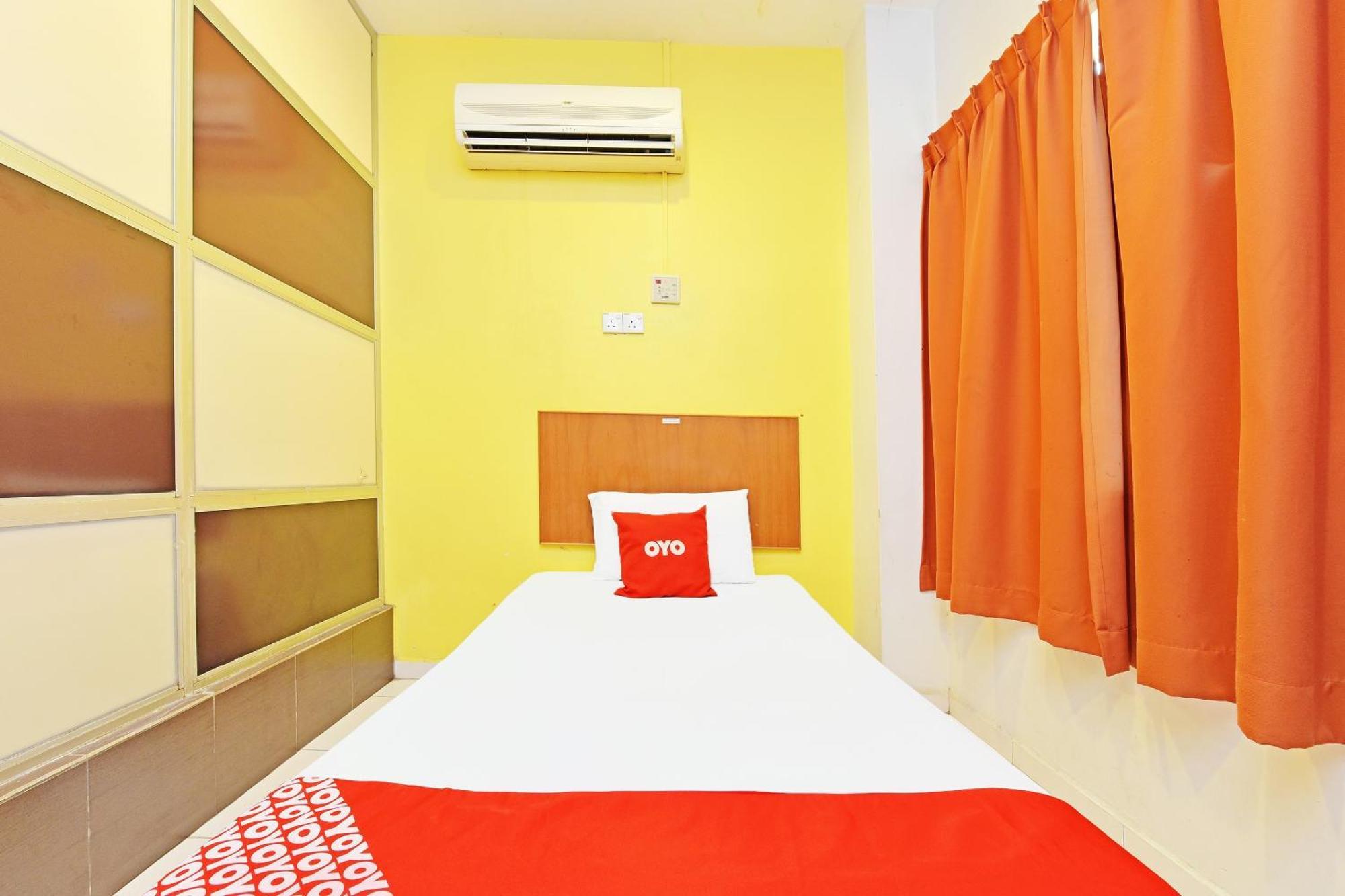 Oyo 582 Hotel Walk Inn Kampong Pasir Puteh  Eksteriør bilde